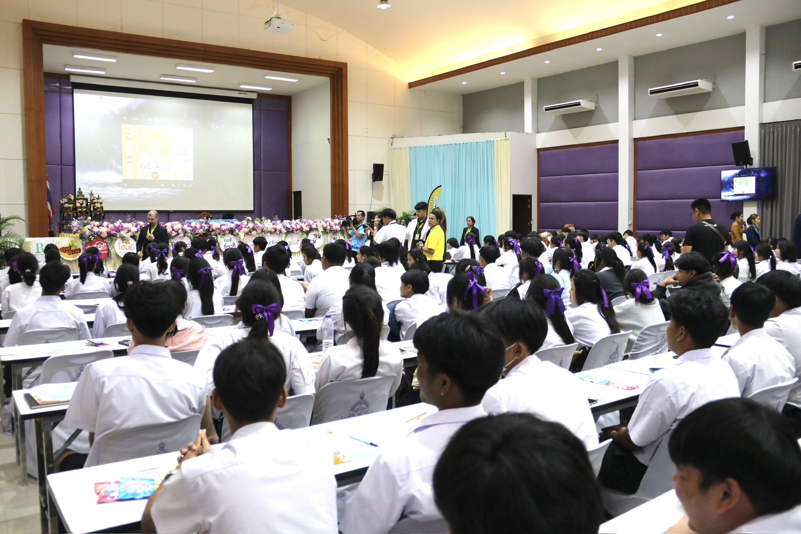 สุพรรณบุรี เปิดโครงการ"English We Like"ปีที่ 17 โรงเรียนสามชุกฯ ส่งเสริมความรู้ภาษาอังกฤษเตรียมสอบเข้ามหาลัย
