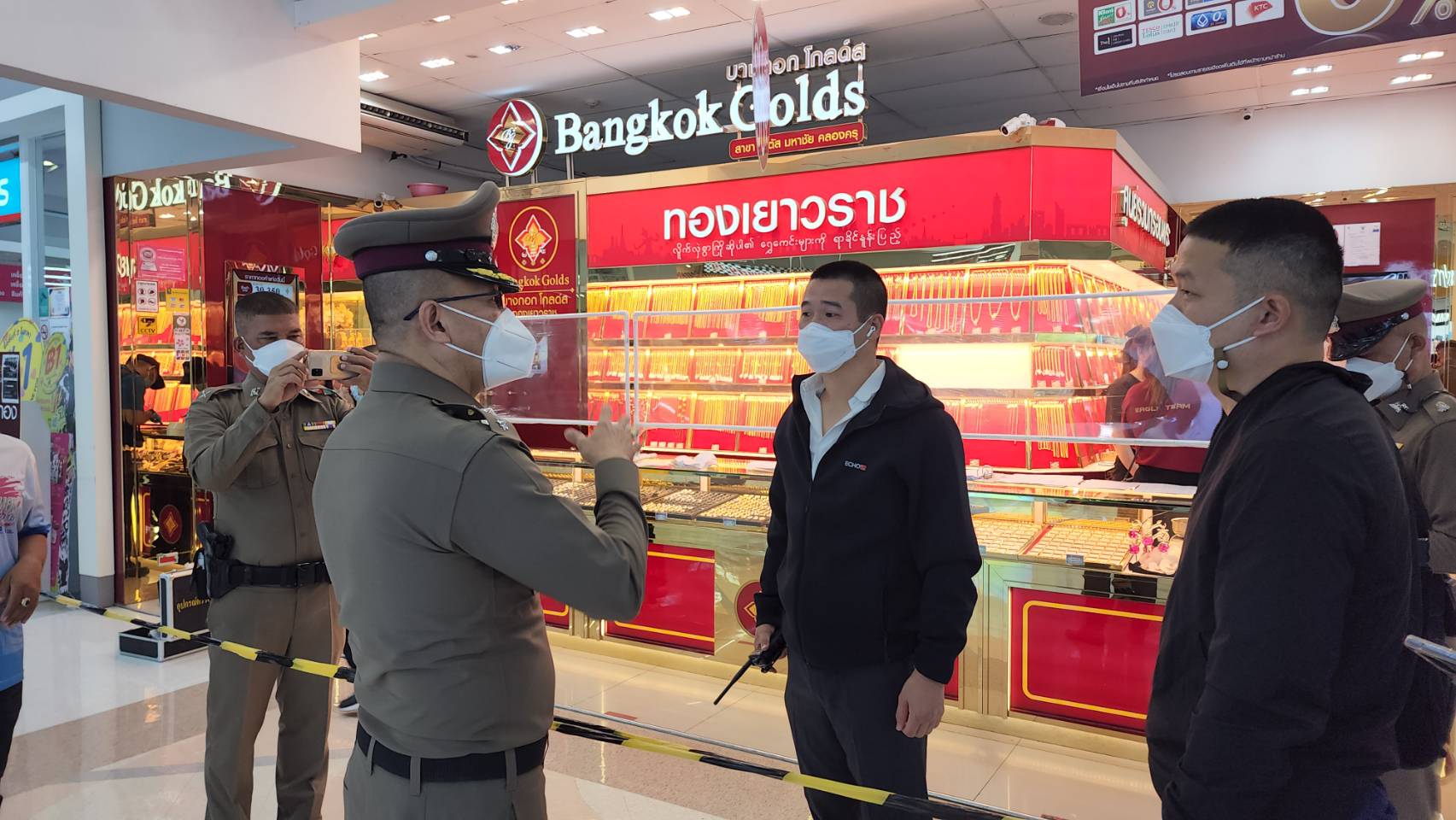 ออกหมายจับคนร้ายบุกเดี่ยวชิงทรัพย์  ร้านทองในห้างโลตัสมหาชัย-คลองครุ 