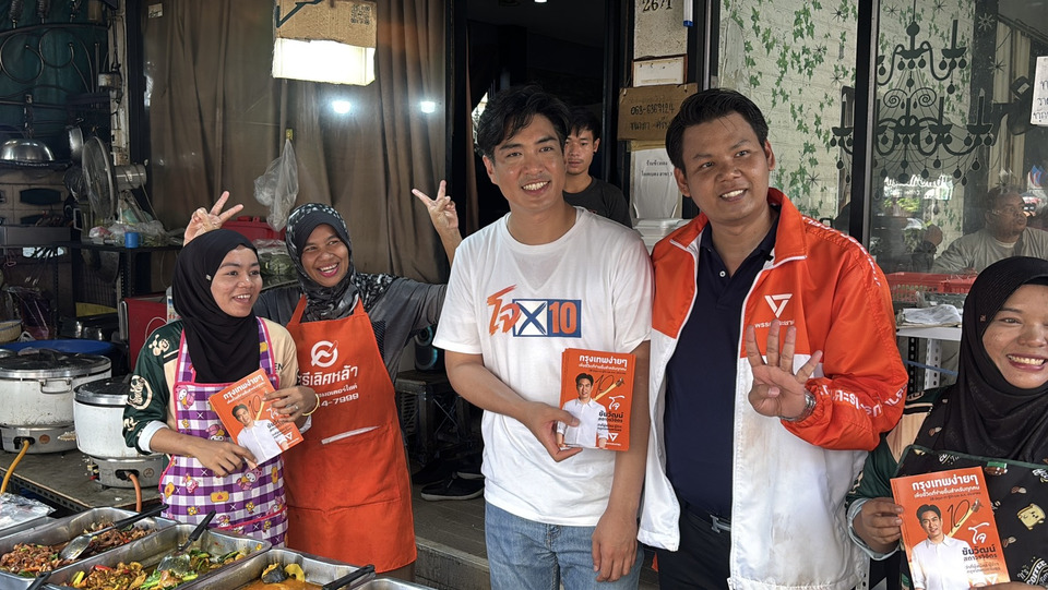 "ชัยวัฒน์" ลุยย่านรามฯ 53 ฟังเสียงสะท้อนประชาชน ก่อนเจอคุณยาย ตะโกนร้องทุกข์ รถมอเตอร์ไซค์จอดกินพื้นที่ถนน 