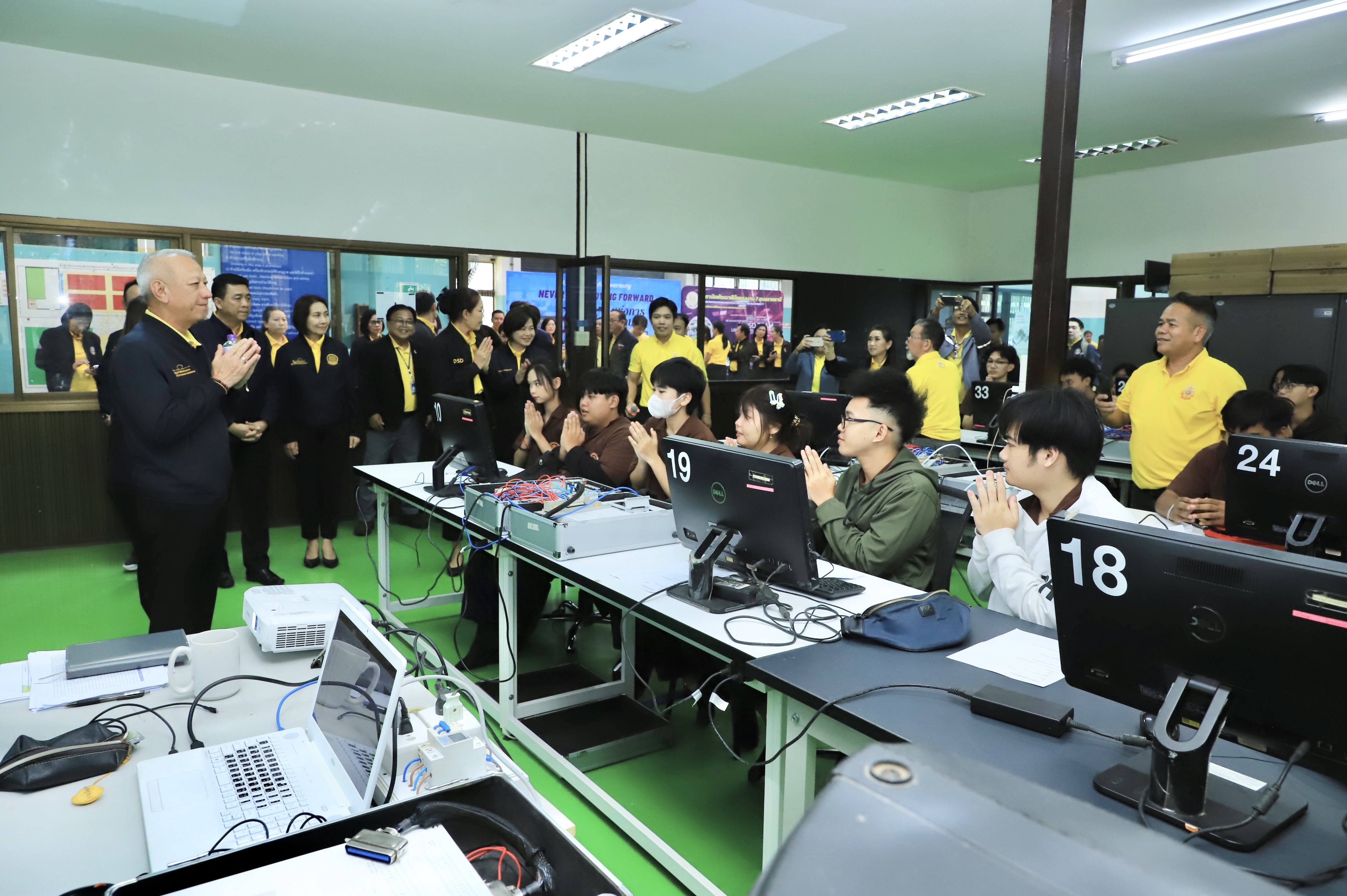 “พิพัฒน์” หนุนแรงงานใช้เทคโนโลยี AI สร้าง Content เสริมธุรกิจอินฟลูเอนเซอร์-ผู้ประกอบการเพื่อการท่องเที่ยว