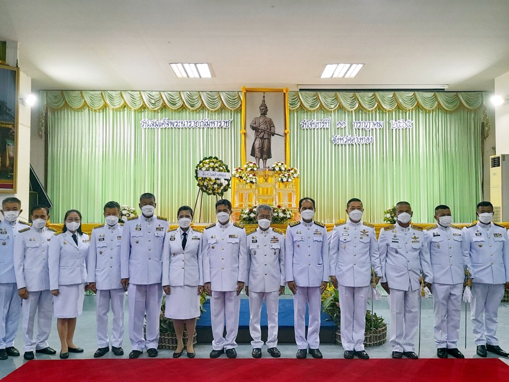 ผู้ว่าฯอ่างทอง ประกอบพิธีวางพวงมาลาถวายราชสักการะพระบรมสาทิสลักษณ์ "สมเด็จพระนารายณ์มหาราช"