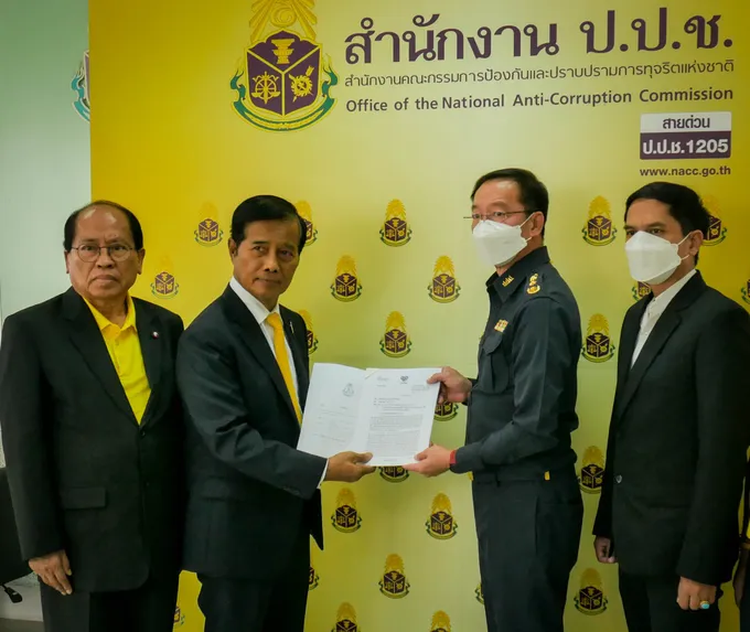 "ถาวร" บุกปปช.จี้เอาผิด "ผอ.กองสลากฯ" ฟันอาญา ม. 157 ละเว้นเปล่อยให้ขายสลากฯเกินกว่าราคา