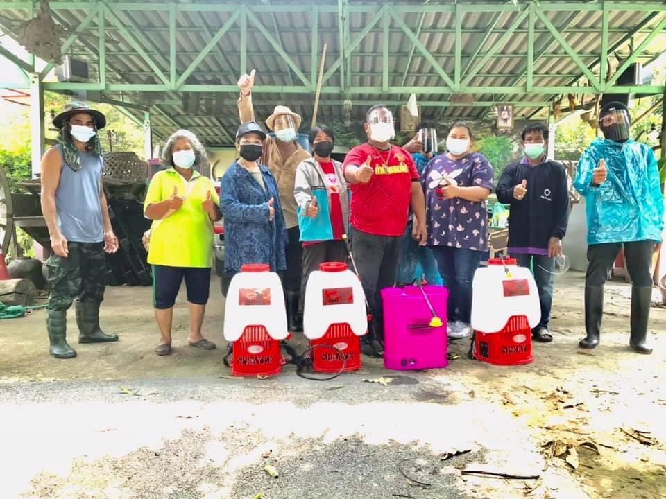 'กำนันแหนบทองคำ' อ่างทอง  นำชาวบ้านฉีดพ่นยาฆ่าเชื้อป้องกันโควิค-19