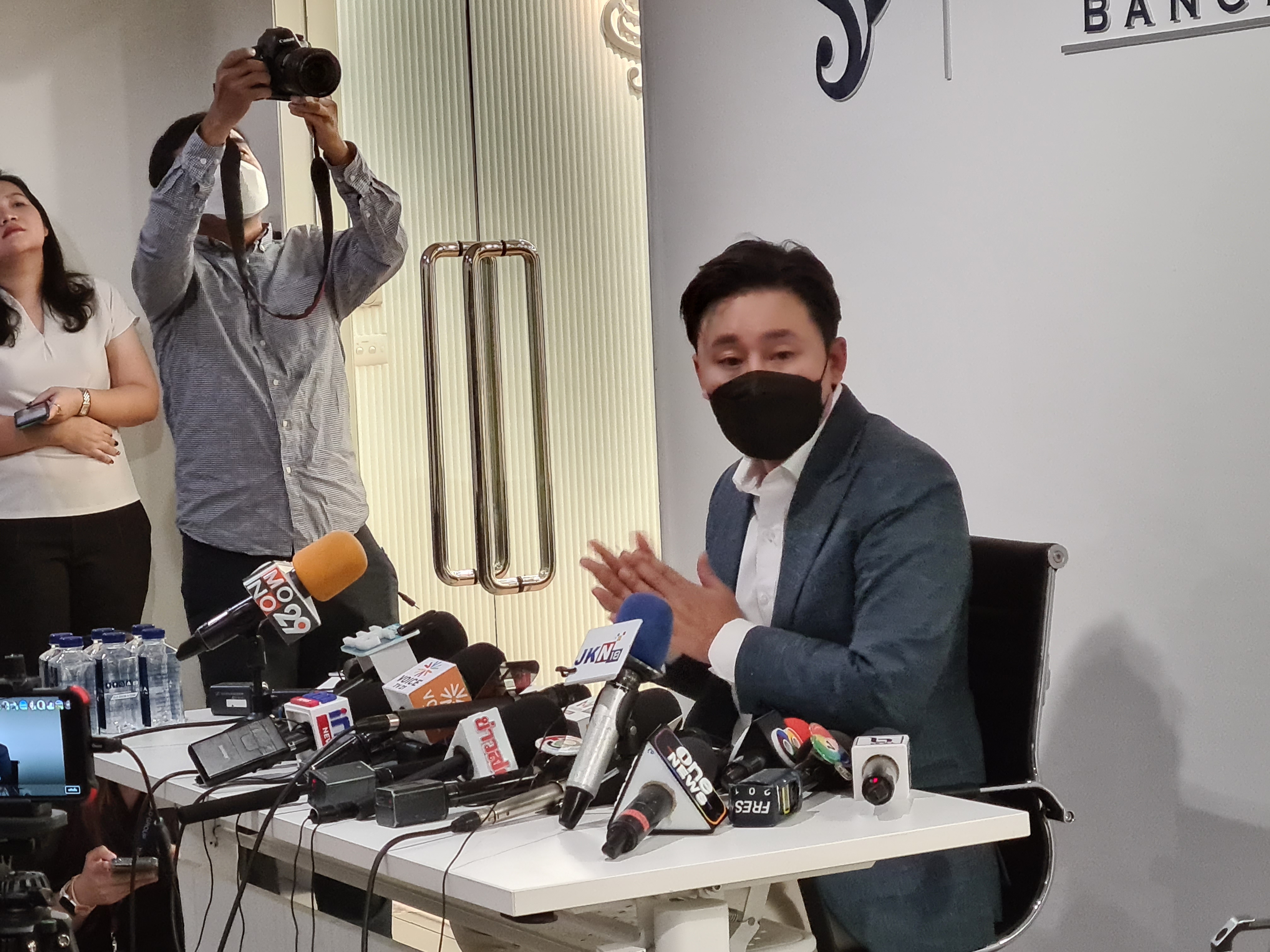 "ทนายตั้ม"แถลง"อดีตรองนายกฯ"เป็นชู้ ยันออกจากพรรค"เพื่อไทย"แล้ว จ่อร้อง"รอง ผบ.ตร."อาทิตย์นี้