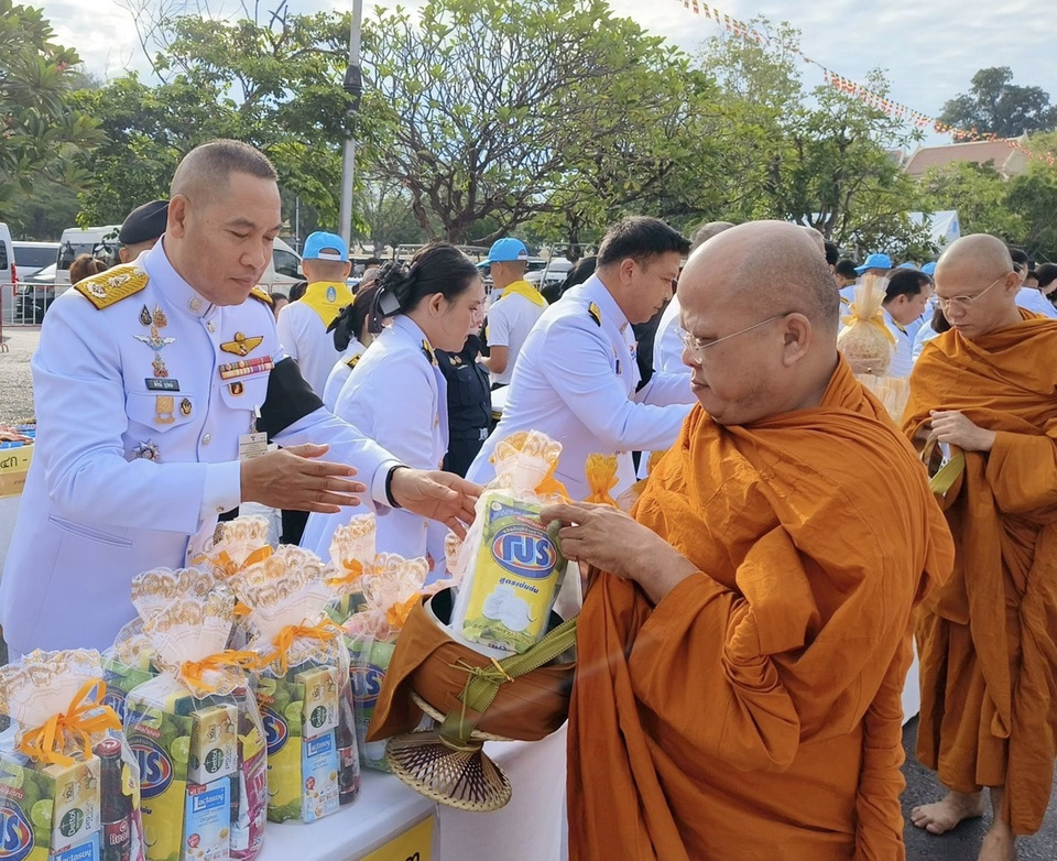 ผู้การนครปฐม พร้อมข้าราชการ-ตำรวจ ร่วมพิธีเฉลิมพระเกียรติ ร.6 ครบรอบ 100 ปี วันสวรรคต