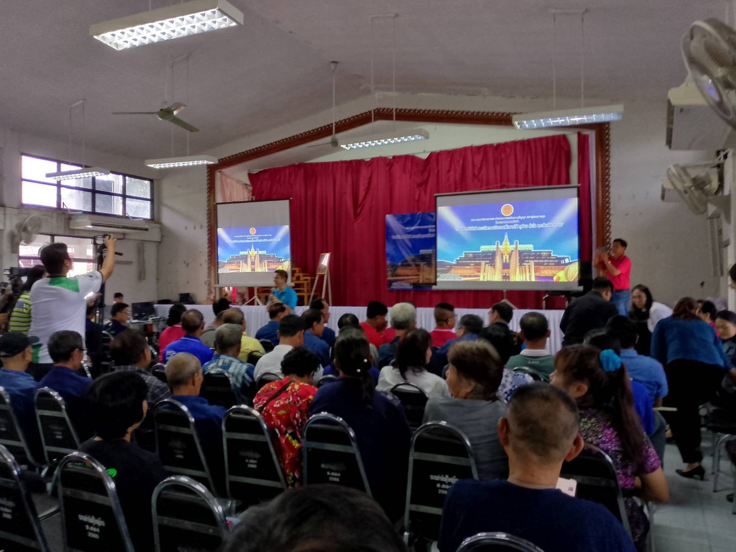 'วรวัจน์'เร่งฟื้นฟูพื้นที่เกษตรกรรมหลังน้ำท่วมนำร่องใช้นวัตกรรมช่วยเกษตรกรปลูกส้มโอออกดอกวันพ่อเก็บผลวันแม่