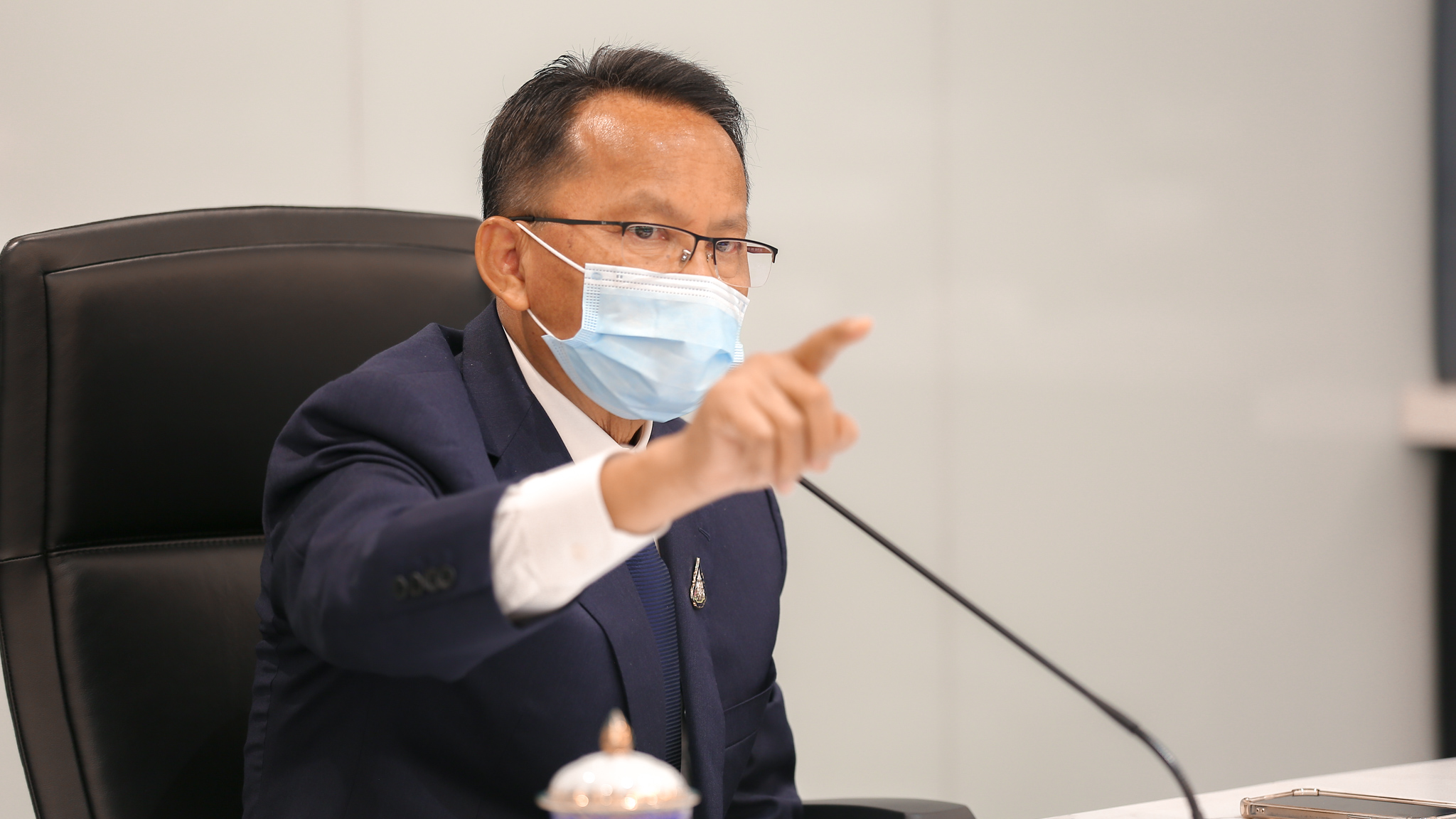 รมว.ยุติธรรม เผย ปปส.ภาค 6 สนธิกำลังกวาดล้างยาเสพติดหมู่บ้านชุมแสง 6 ราย เตรียมขยายผลจับเอเย่นต์ วอนพบเบาะแสแจ้งสายด่วน 1386 