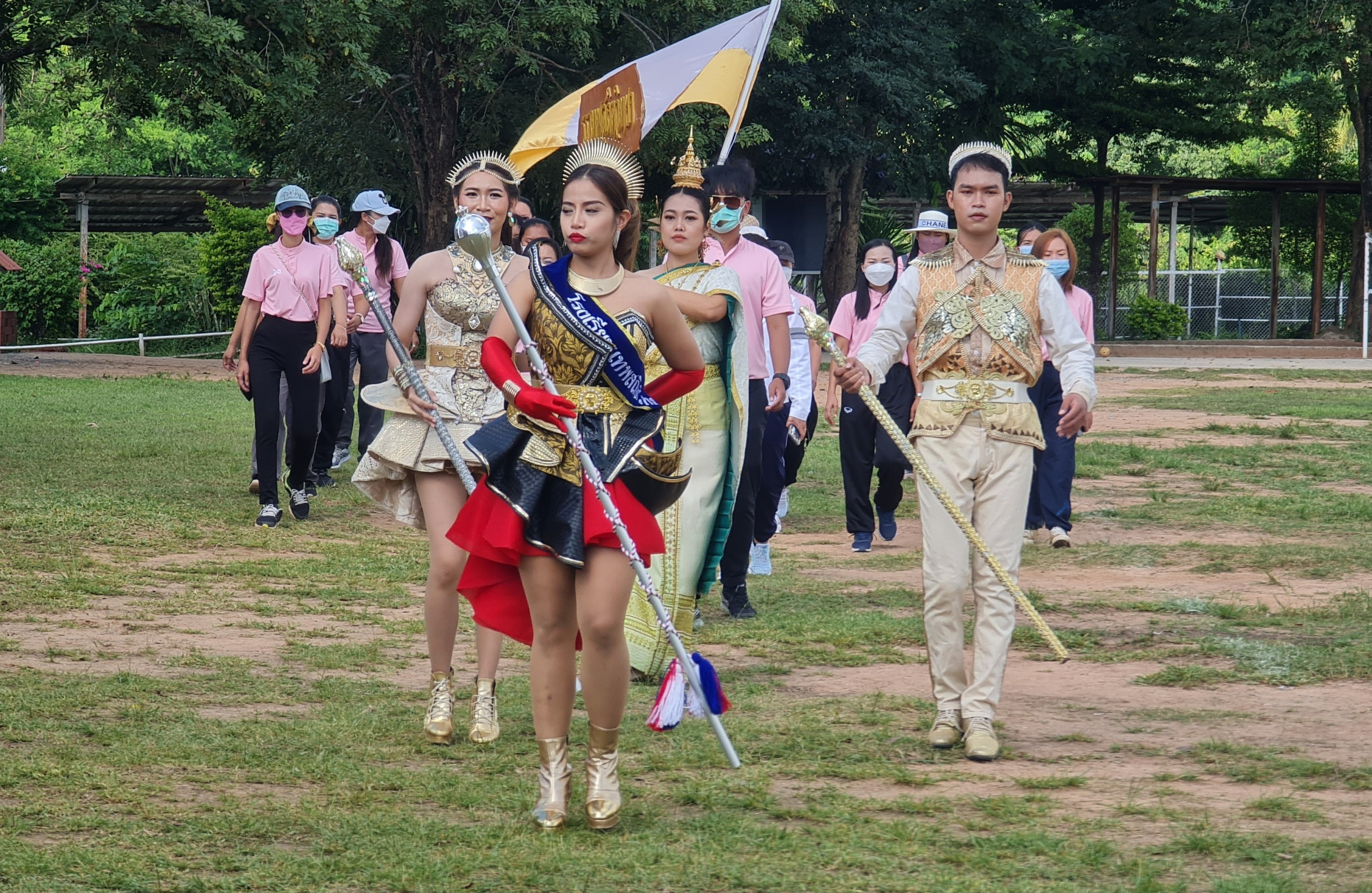 ร.ร.เทพสถิตวิทยา จัดกิจกรรมพัฒนาผู้เรียน “แข่งกีฬาสัมพันธ์ภายในและเครือข่ายชุมชน” หลังสถานการณ์ผ่อนคลายโควิด-19