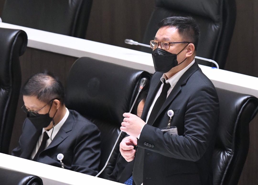 สภาเดือด ! "จุลพันธ์" ขยี้ซ้ำปม "บิ๊กตู่" ดอดแจกเงินส.ส.จี้ "ชวน" รีบเช็ควงจรปิด "วีระกร" เปิดกระเป๋าโชว์ไม่มีสักบาท สวน "เลวทราม" 