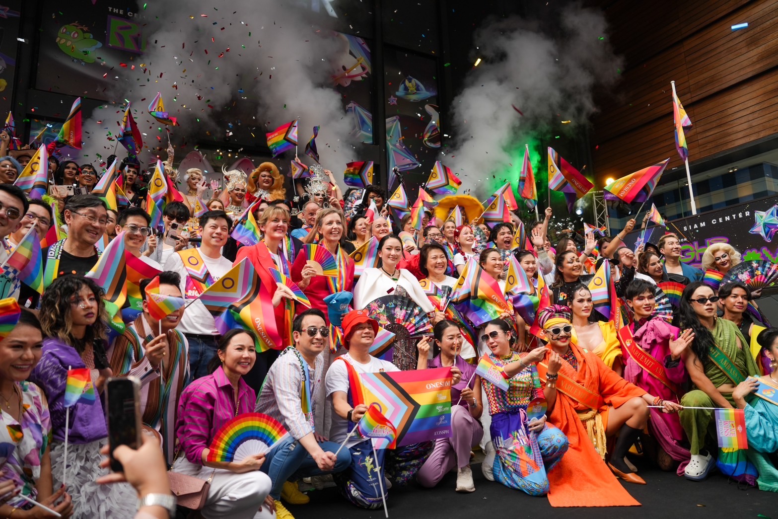 “นายกฯ” เปิดงาน Bangkok Pride Parade 2025 ขอให้รักความเป็นตัวเองไม่ว่าเป็นแบบไหน ลั่นมีกฎหมายคุ้มครอง - รบ.ดูแลอย่างทั่วถึง