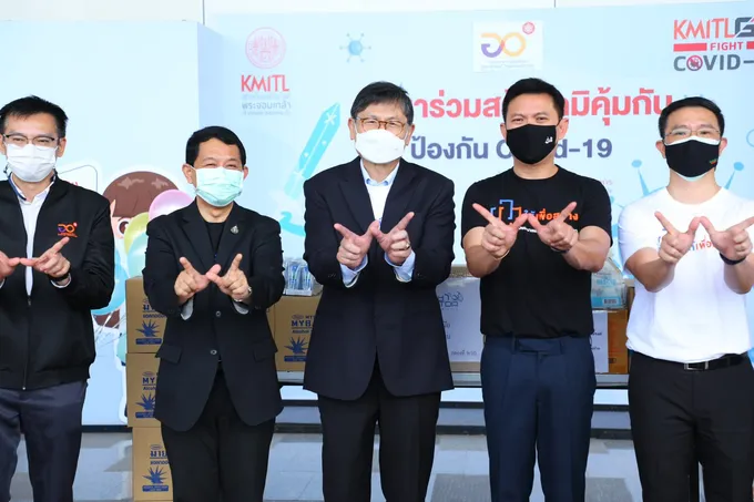 "รมว.อว."เยี่ยมศูนย์ฉีดวัคซีนโควิด-19 พระจอมเกล้าลาดกระบัง วอนอย่าเชื่อข่าวปลอม