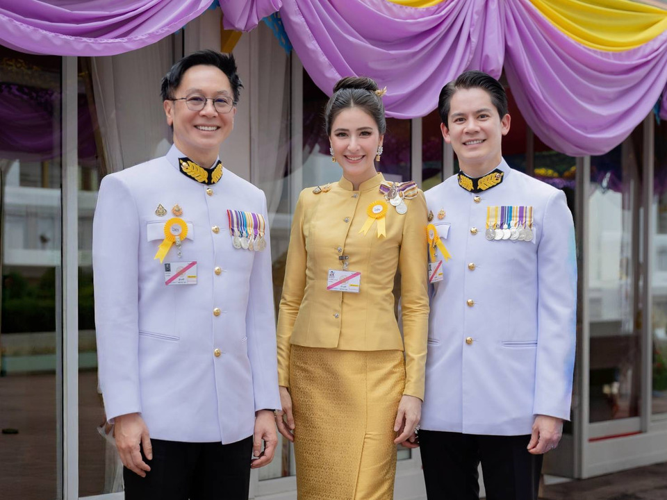 "กฤษณ์ - กรณ์ - ศรีริต้า" ร่วมพิธีกฐินหลวง สืบสานประเพณีไทย พร้อมเข้ารับพระราชทานพระกริ่งทองคำ 