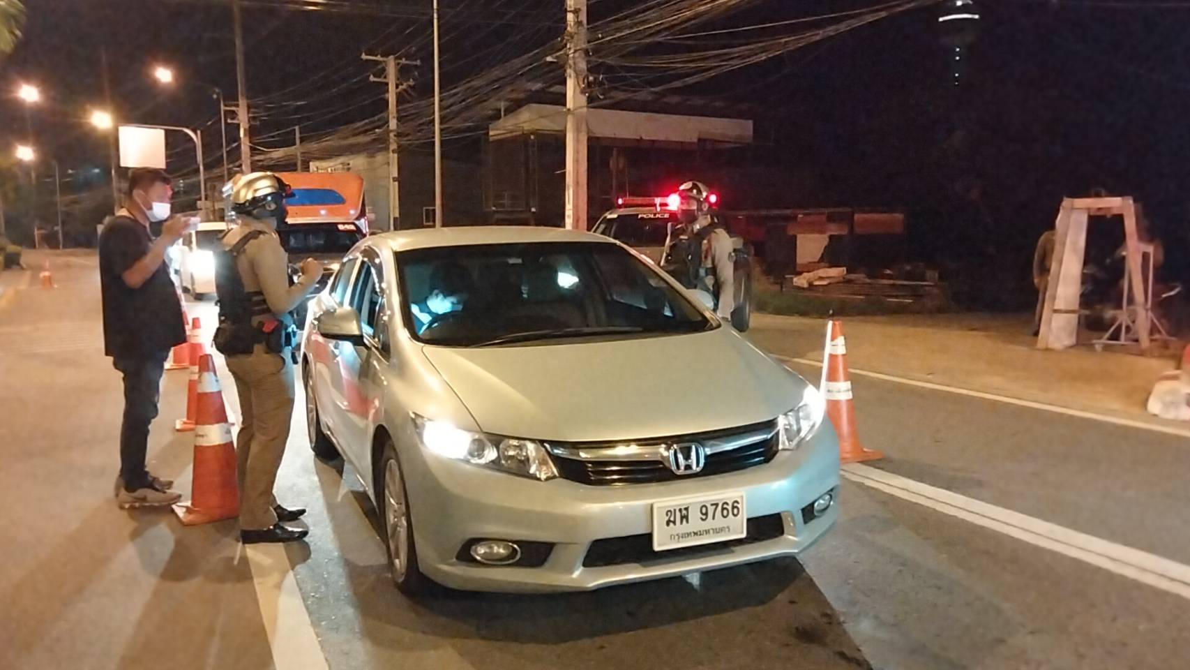 ตร.พัทยา ตั้งด่านกวดขันก่อนหยุดยาวสงกรานต์  จับไอซ์พร้อมอุปกรณ์เสพ