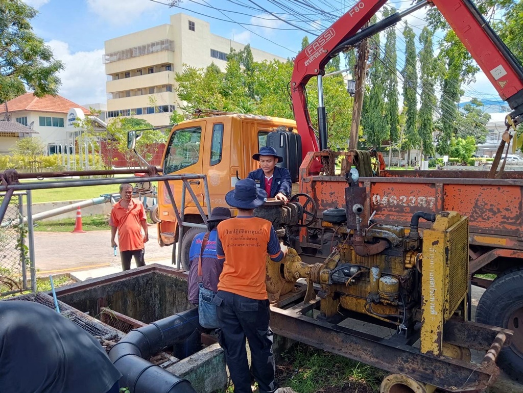 สชป.9 ติดตั้งเครื่องสูบน้ำ ช่วยป้องกันน้ำท่วม ณ โรงพยาบาลเจ้าพระยาอภัยภูเบศร 