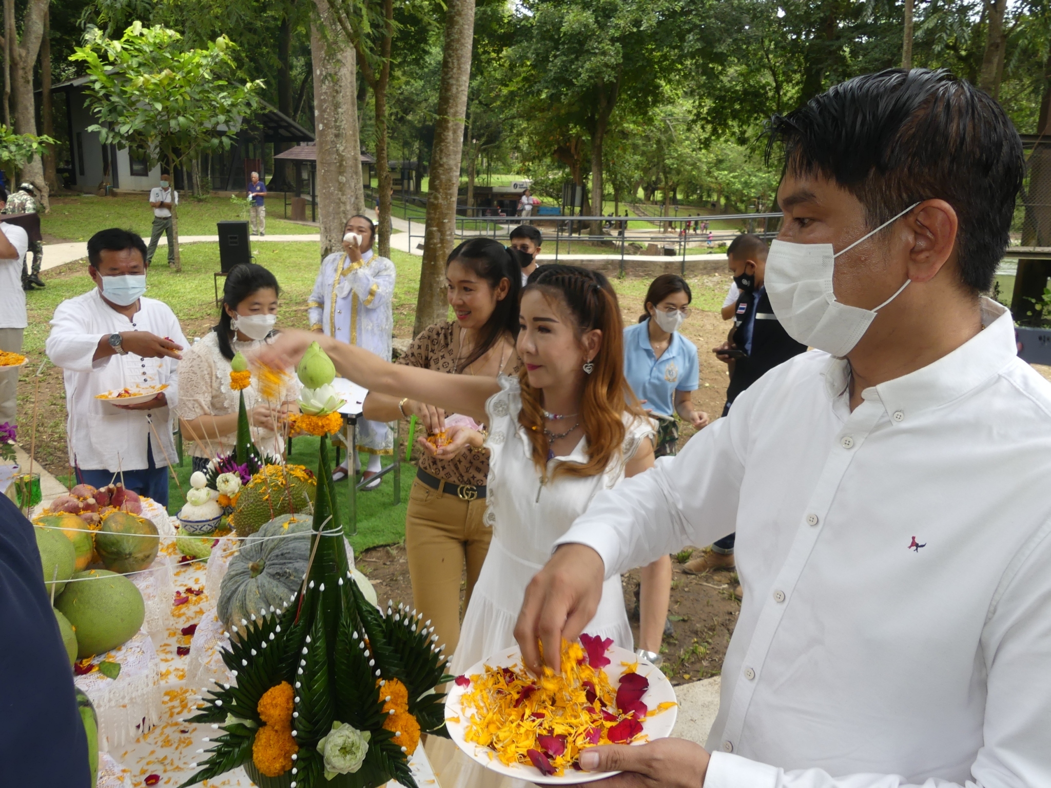 อุทยานแห่งชาติน้ำตกเจ็ดสาวน้อยจัดพิธีบวงสรวงศาลเจ้าแม่เจ็ดสาวน้อย