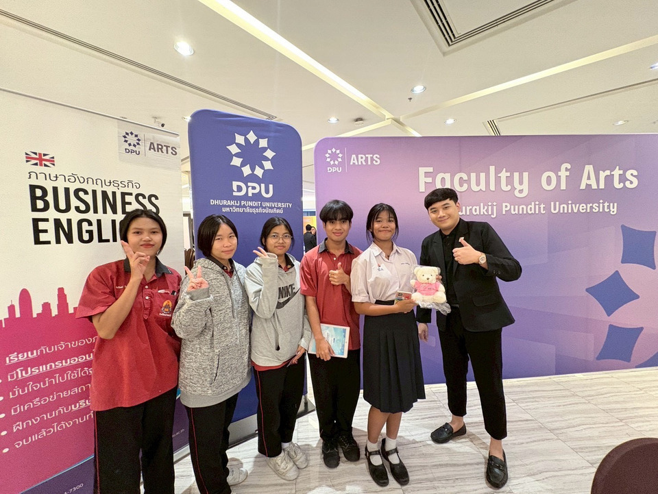 หลักสูตรภาษาอังกฤษธุรกิจ คณะศิลปศาสตร์ DPU ผนึกกำลัง IMPACT Service Stars Season 2: ออกบูธ Showcase ศักยภาพนักศึกษา