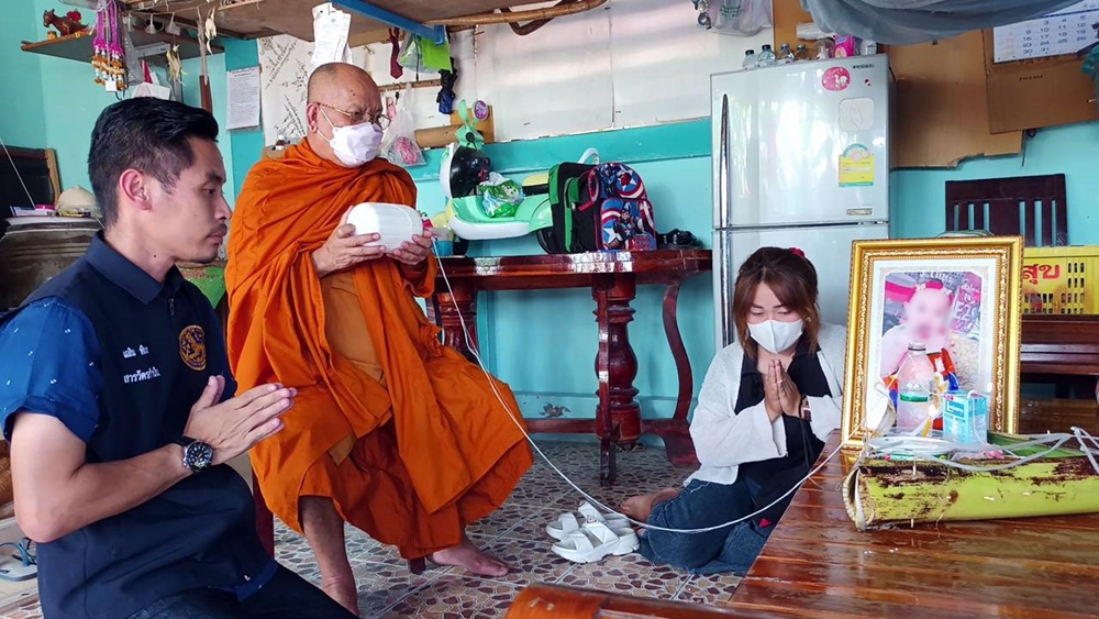 อัญเชิญดวงวิญญาณ "น้องดิว" กลับบ้าน ผลชันสูตรพบสมองบวม กะโหลกศีรษะแตกร้าว