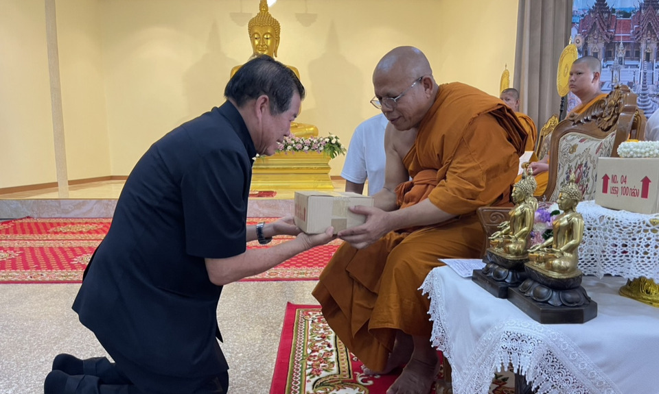 "นิพนธ์" พร้อมพุทธศาสนิกชน นำปัจจัยกว่า 2 ล้าน ทอดผ้าป่าวัดโคกสมานคุณ พระอารามหลวง เนื่องในวันวิสาขบูชาฯ 