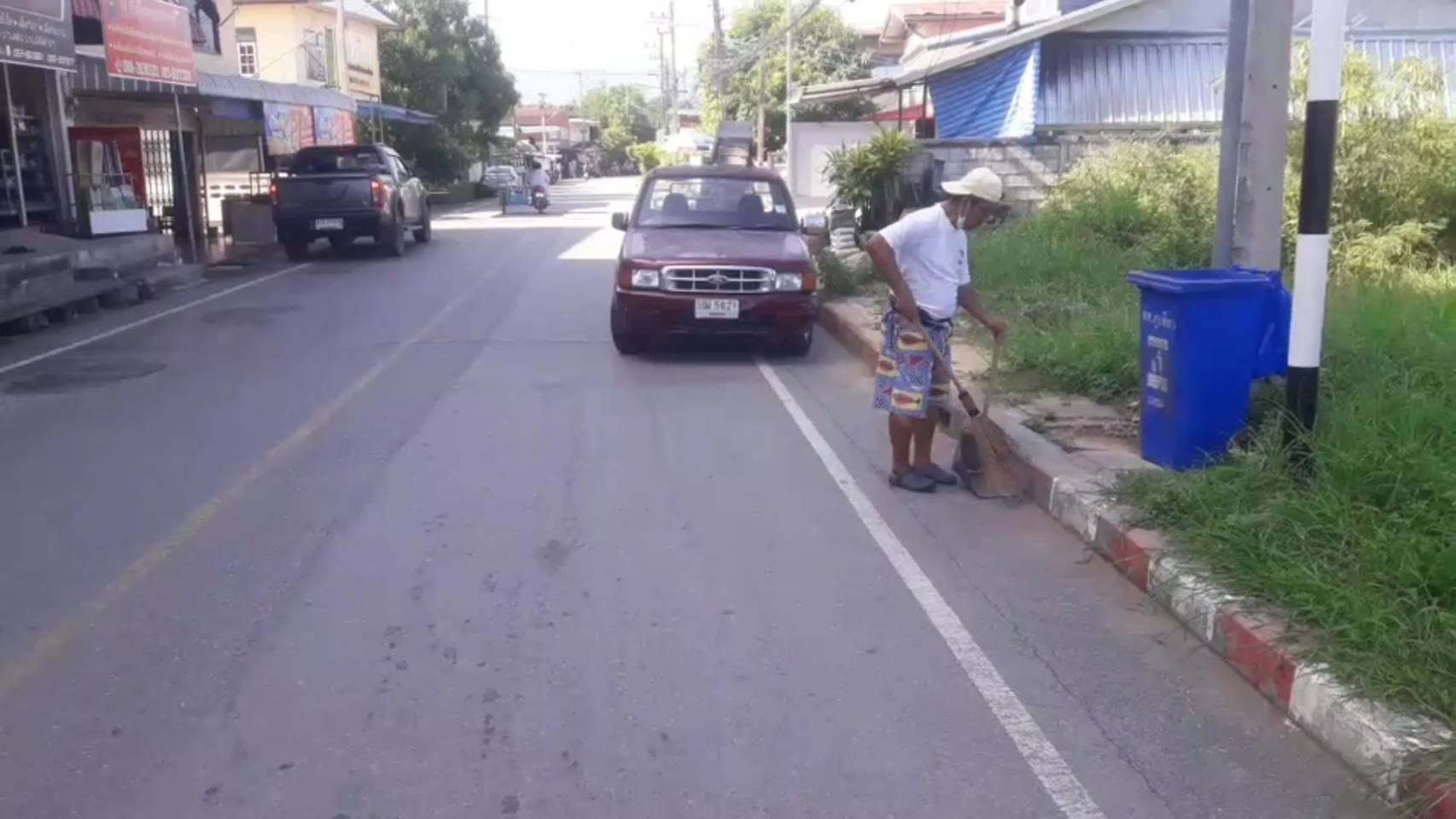 ชาวภูเขียวแห่ชื่นชม 'เอียงเทวดา'จิตอาสาพิทักษ์ความสะอาดบนท้องถนนมานานกว่า20ปี 