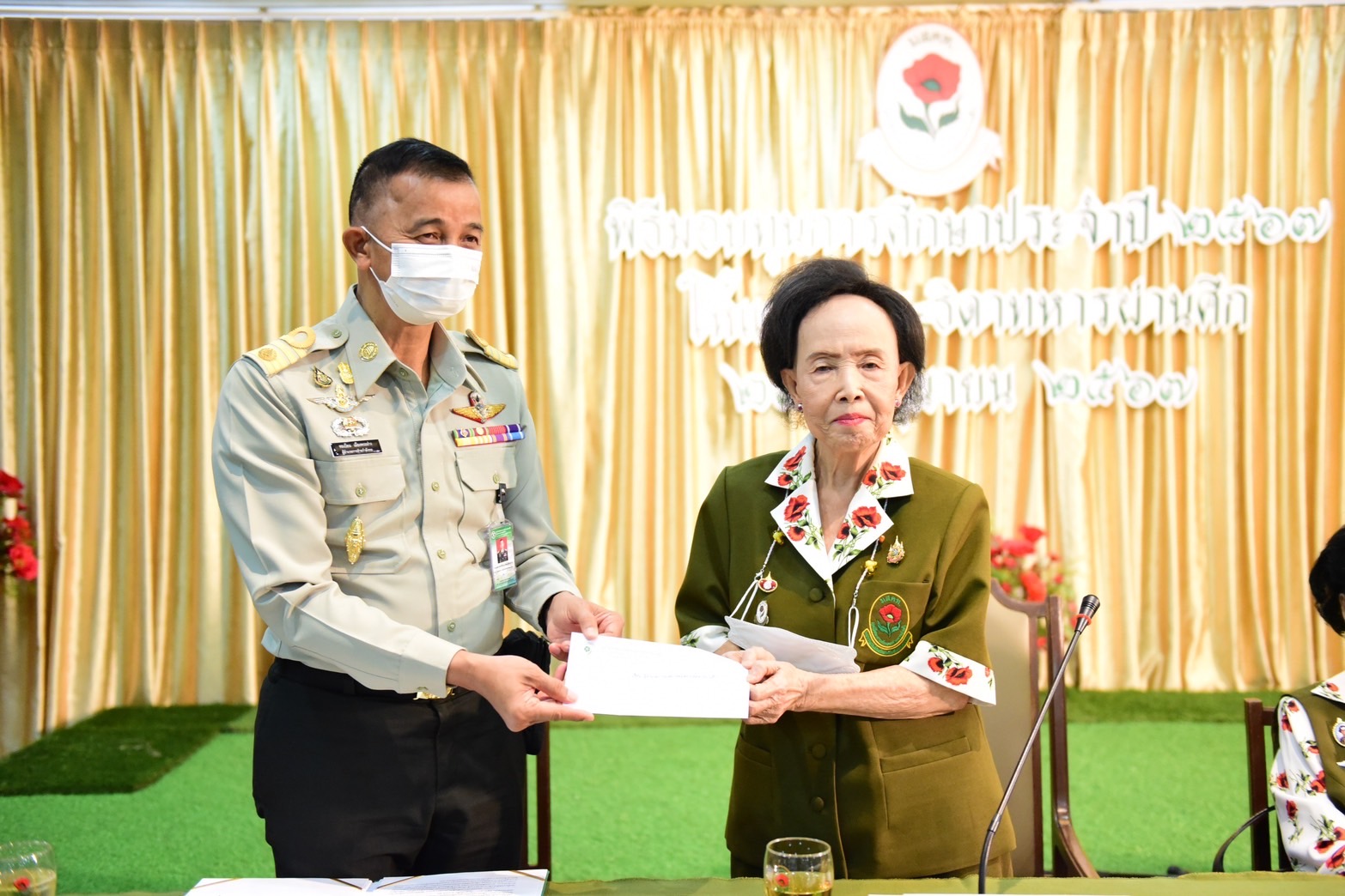 ”ประธาน“มูลนิธิสงเคราะห์ครอบครัวทหารผ่านศึกฯ มอบทุนการศึกษาบุตร ธิดา ทหารผ่านศึก 200 ทุน 