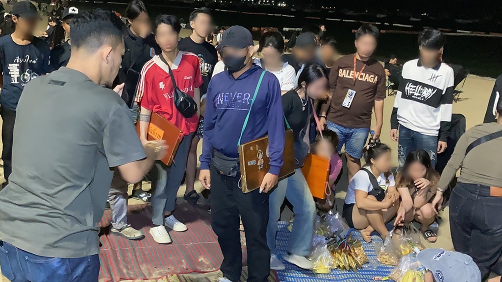 รวบต่างด้าว ผงะ!! เจอขายลอตเตอรี่ คุยโวไม่กลัวเดี๋ยวมีลูกพี่มาช่วย