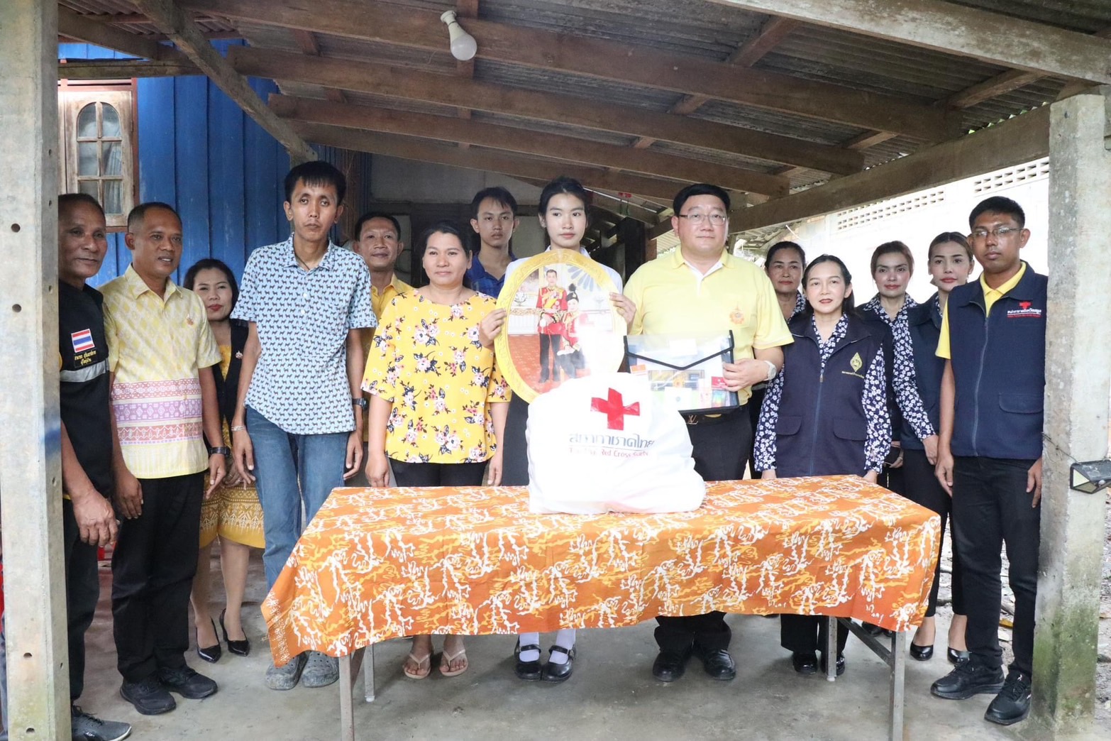 ผู้ว่าฯ สตูล พร้อมประธานแม่บ้านมหาดไทย นำคณะลงพื้นที่เยี่ยมนักเรียนทุนการศึกษาพระราชทาน ม.ท.ศ. 