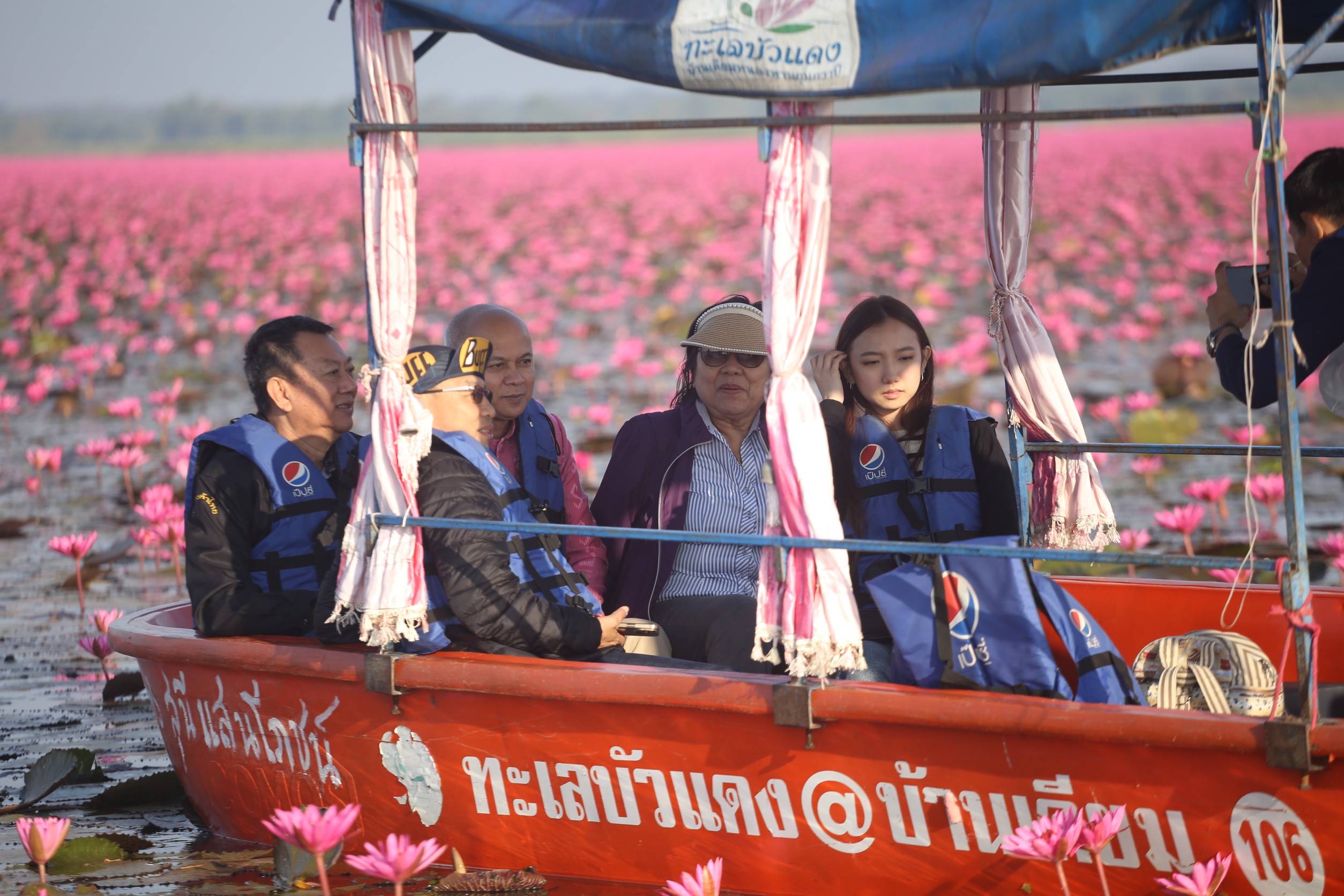 หอการค้าอุดรฯร่วมกับอบจ.​ ททท.และจังหวัดจัด PHOTO TRIP ส่งเสริมแหล่งท่องเที่ยวทะเลบัวแดง 