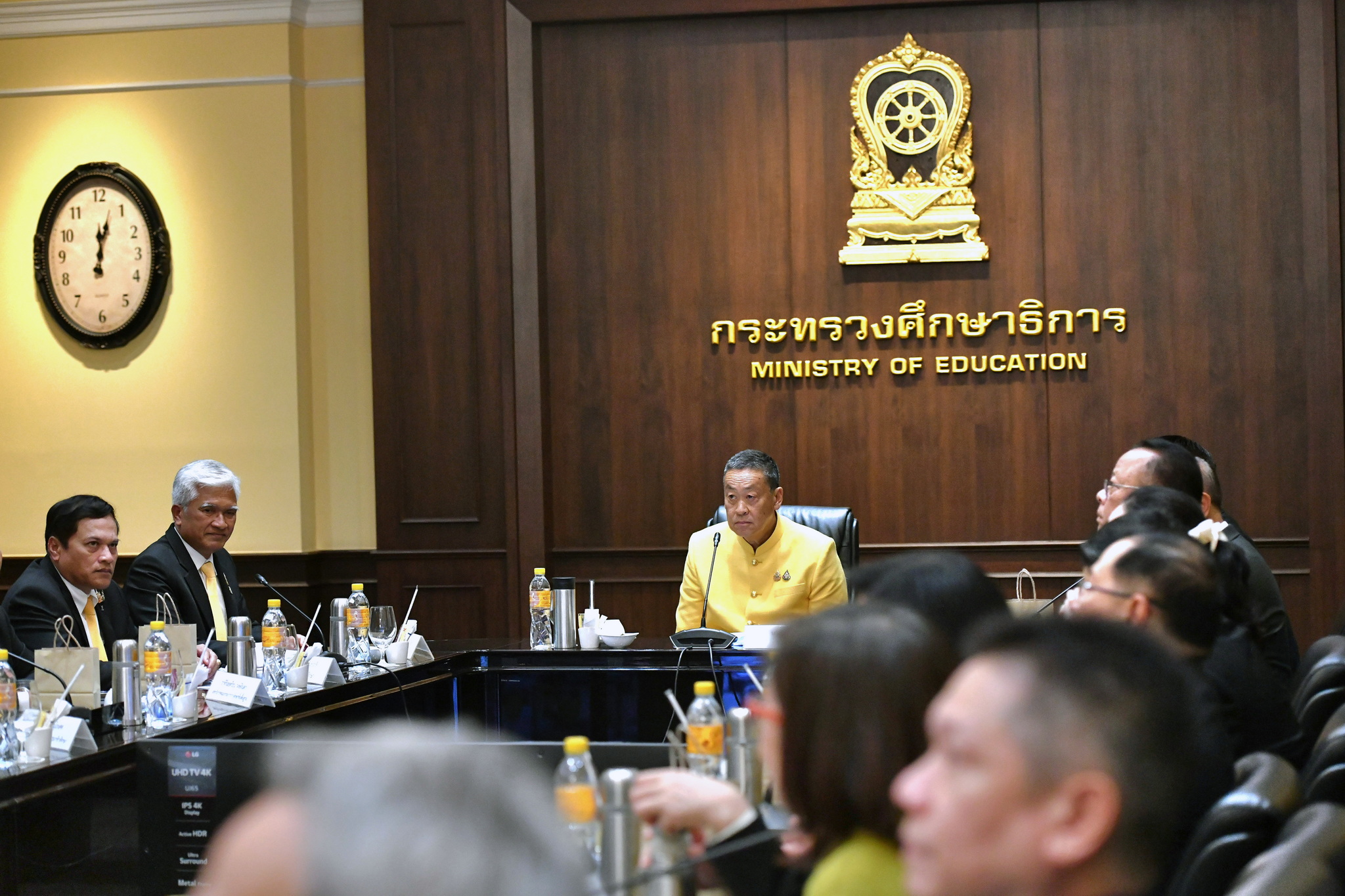 "นายกฯ" ประชุม "หัวหน้าส่วนราชการ"  ย้ำเดินหน้าแก้ไขปัญหาเด็กหลุดระบบการศึกษา ปลูกฝังเกลียดชังยาเสพติด