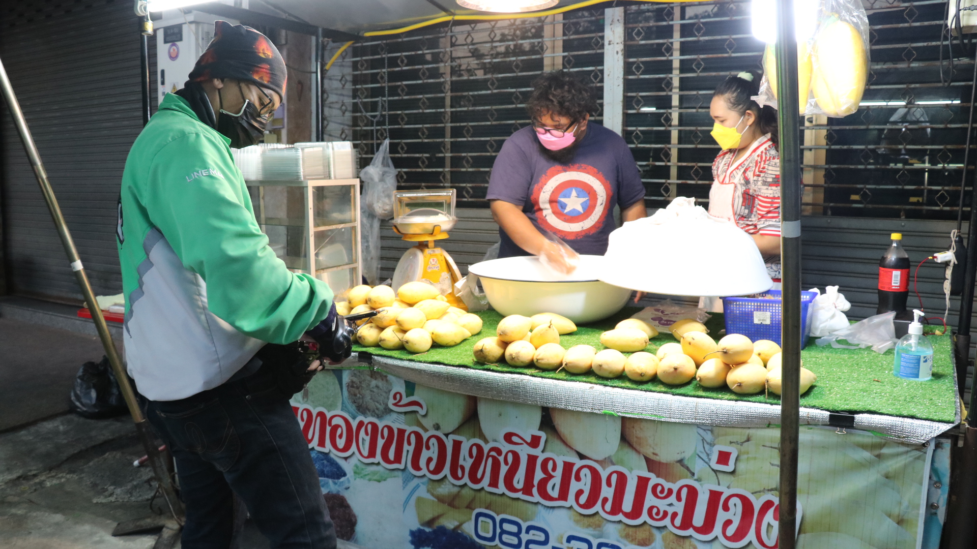 ปังไม่หยุด!! ร้านข้าวเหนียวมะม่วงกลางเมืองโคราช  ยอดขายเพิ่ม 50% ไรเดอร์ยิ้มรับออเดอร์หลายรอบ