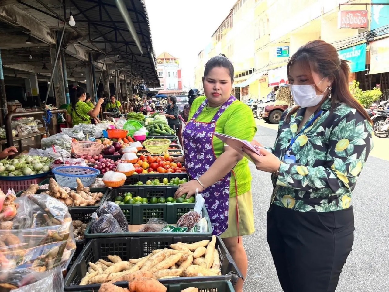 พณ.ตรังเตือนร้านค้าปิดป้ายแสดงราคาสินค้าให้ชัดเจนป้องกันโก่งราคา