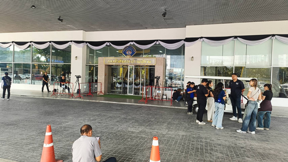 ซุ่มฝากขัง “อัจฉริยะ” ตำรวจพาหลบสื่อ คดีกรรโชกทรัพย์ 2.5 ล้าน ค้านประกันตัว 