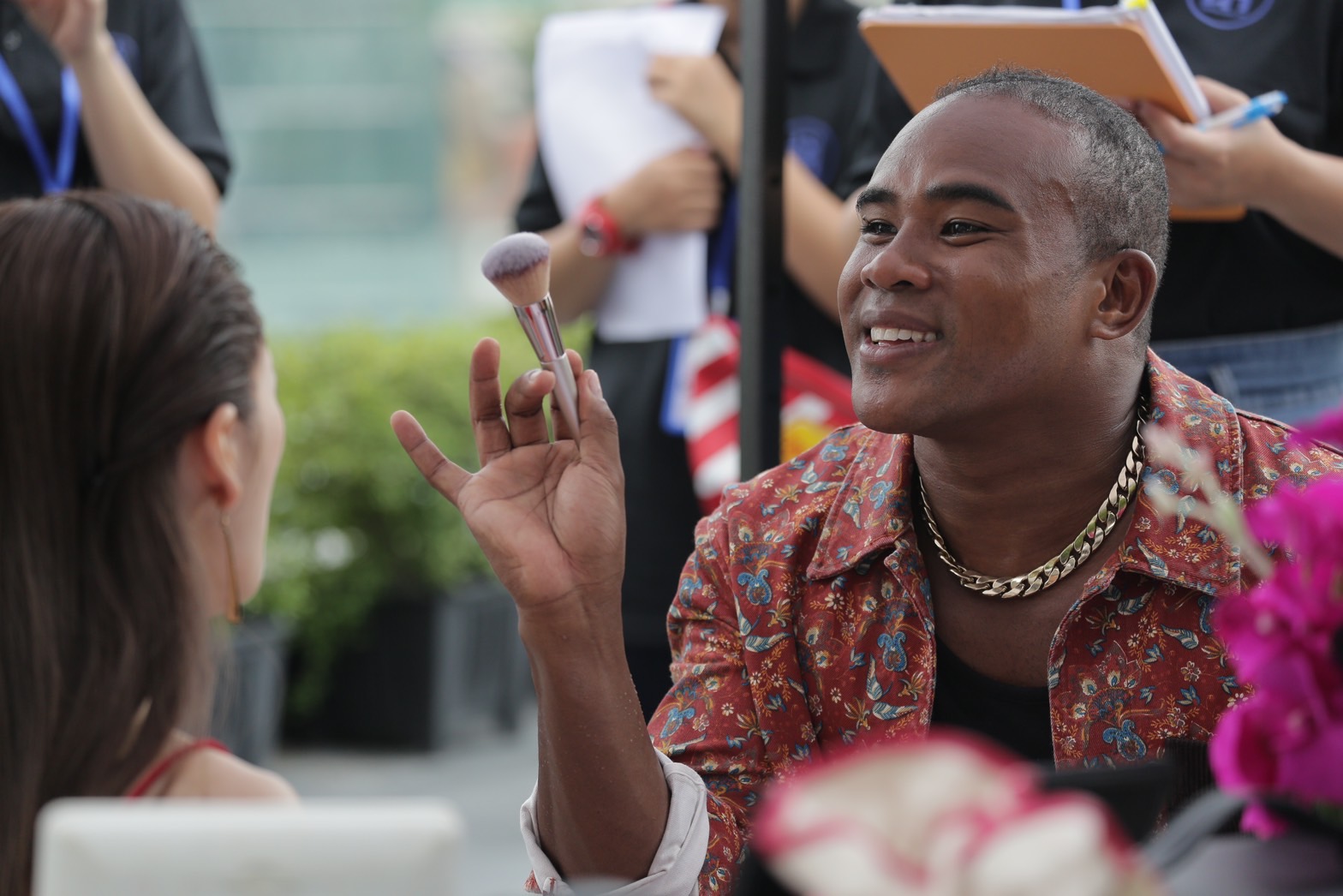  สปิริตแรง !! 'รัศมีแข' เกิดอุบัติเหตุระหว่างถ่ายละคร 'ผู้ใหญ่ลี ศรีบานเย็น' แต่ขอลุยถ่ายต่อ 