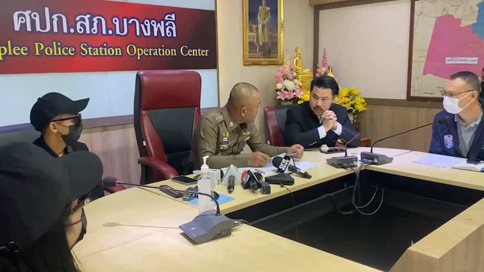 "กัน จอมพลัง"พาผู้เสียหายจากขาใหญ่บางพลีใช้ไม้เบสบอลฟาดจนตาบอด-กระโหลกแตกเข้าพบตร.ติดตามความคืบหน้าคดี