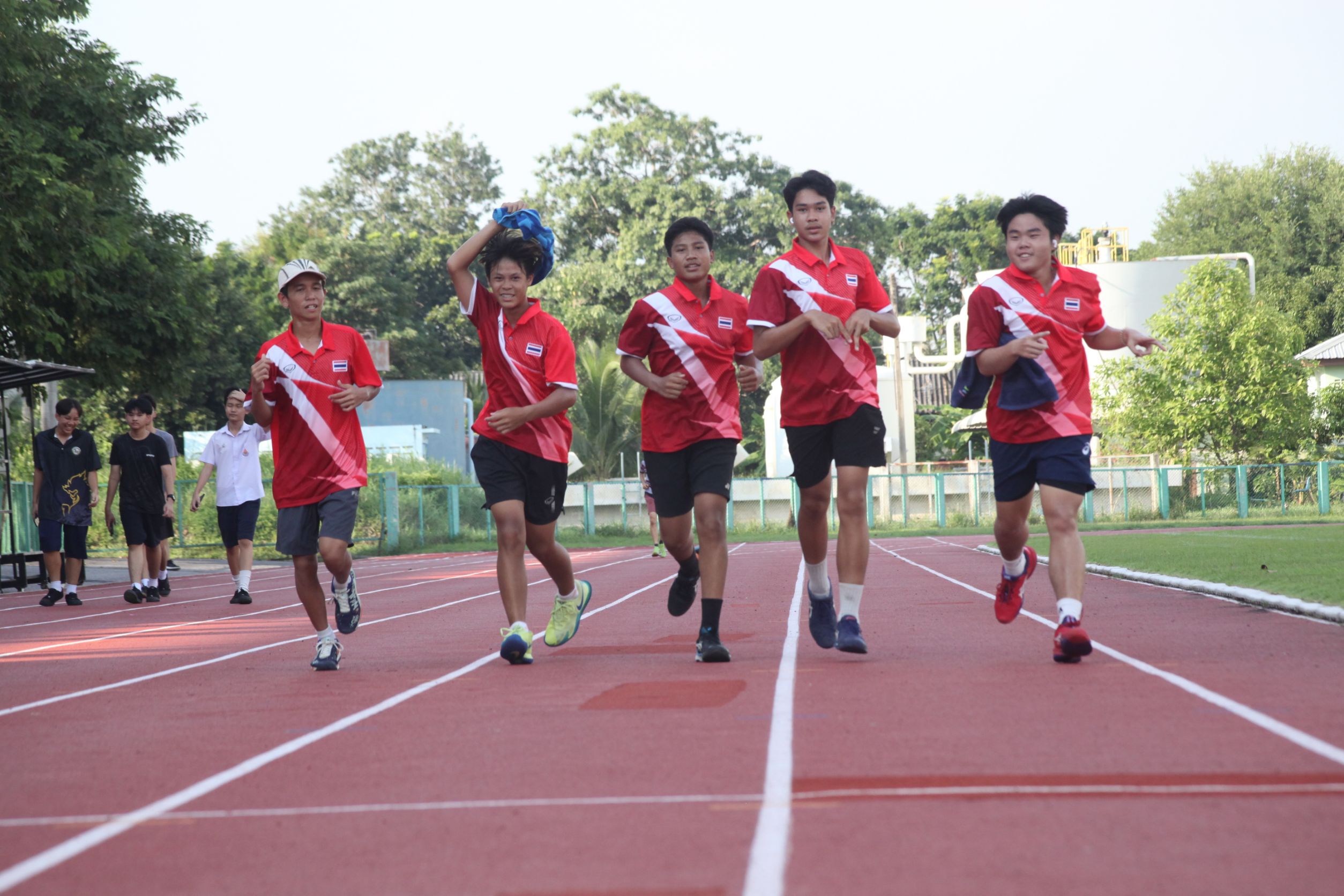 "ติวเข้ม" 10 นักกีฬาซอฟท์เทนนิสเยาวชนทีมชาติไทย ซ้อมหนักสุดท้ายก่อนสู้ศึกเยาวชนโลกที่จีน
