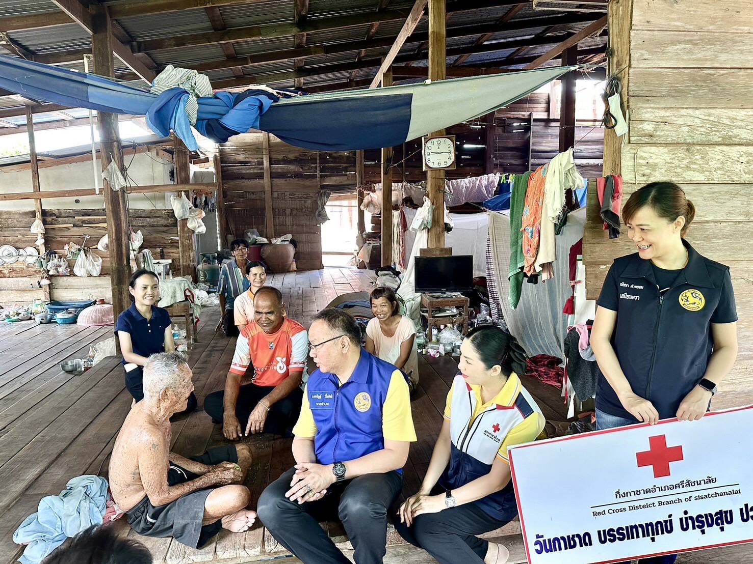พายุฤดูร้อนพัดบ้านเรือนสุโขทัยสวนทุเรียนเสียหายเพียบ! 