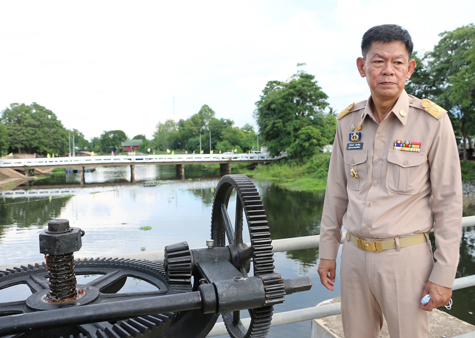 ผู้ว่าฯลุยแก้แม่น้ำพิจิตรเจอวิกฤตน้ำเน่าปลาตายลอยเป็นแพหน้าวัดหลวงพ่อเงินบางคลาน