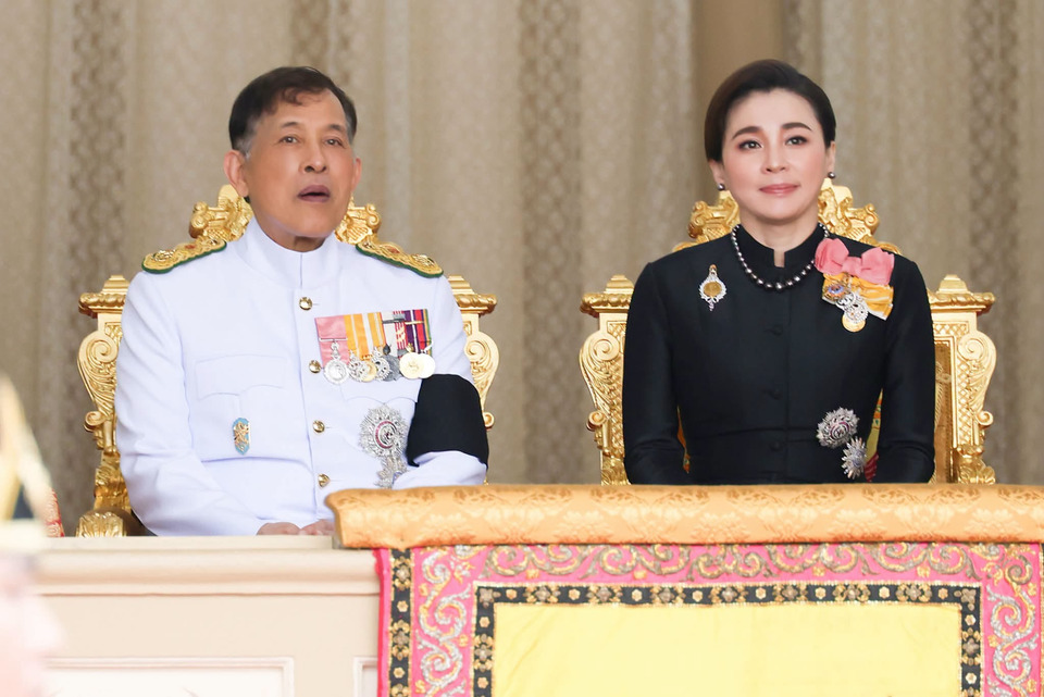 "ในหลวง" โปรดเกล้าฯ รับ 7 ผู้วายชนม์ เหตุรร.เทพศิรินทร์ นนทบุรี  ไว้ในพระบรมราชานุเคราะห์
