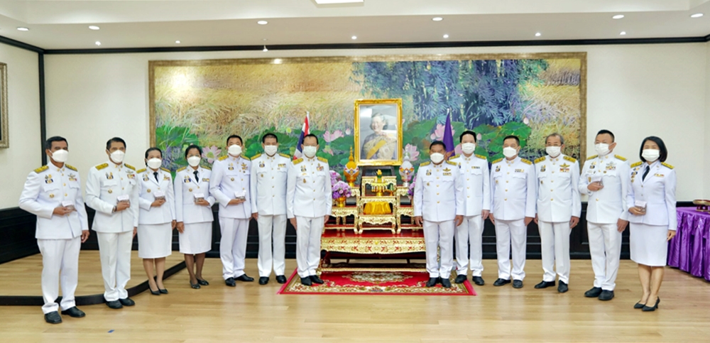 ปทุมธานี จัดพิธีมอบเมล็ดพันธุ์ผักพระราชทานถั่วฝักยาวสีม่วง สิรินธร เบอร์ 1 แก่ราษฎรทั้ง 7 อำเภอ