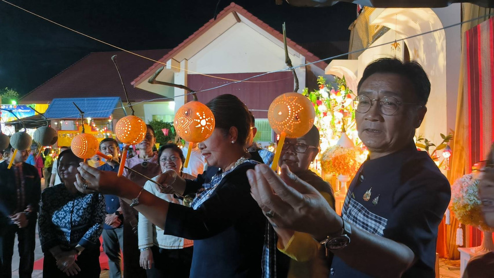 ยโสธรสืบสานประเพณี "จุดไฟตูมกา" หนึ่งเดียวในโลก ในคืนวันออกพรรษา