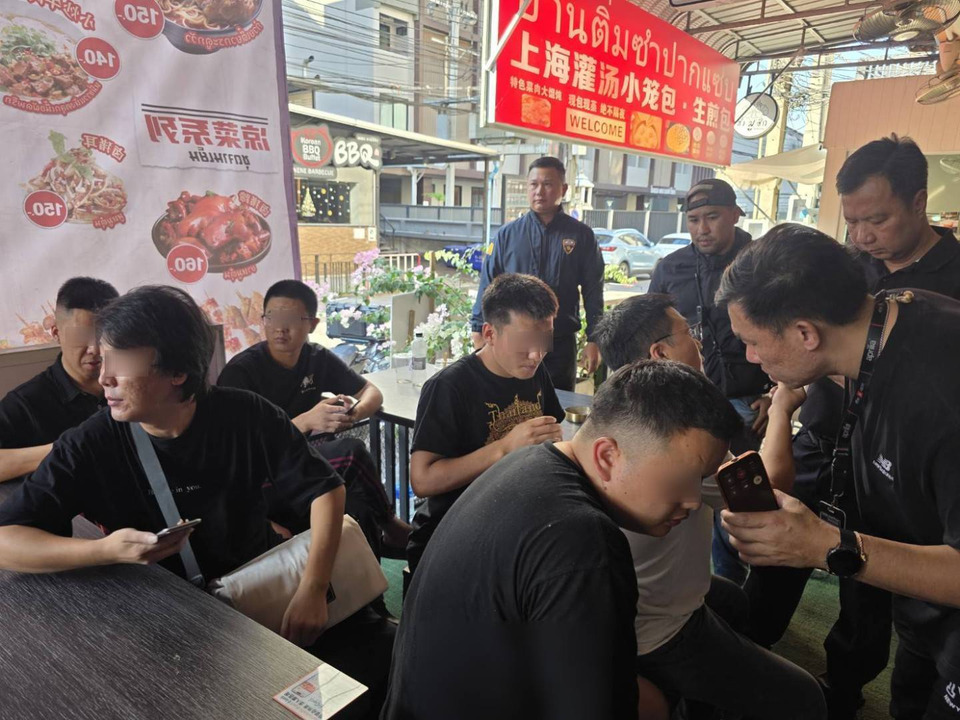 "ตม.1" จับกุมแก๊งสแกมเมอร์ชาวจีนเครือข่ายสามเหลี่ยมทองคำ หนีคดีฉ้อโกง ซุกกลางกรุง 