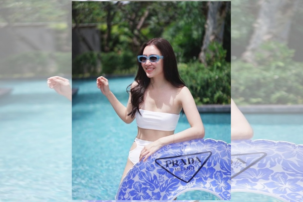 'เบลล่า' เลอค่า สวยแพงในชุดบิกีนีสีขาว