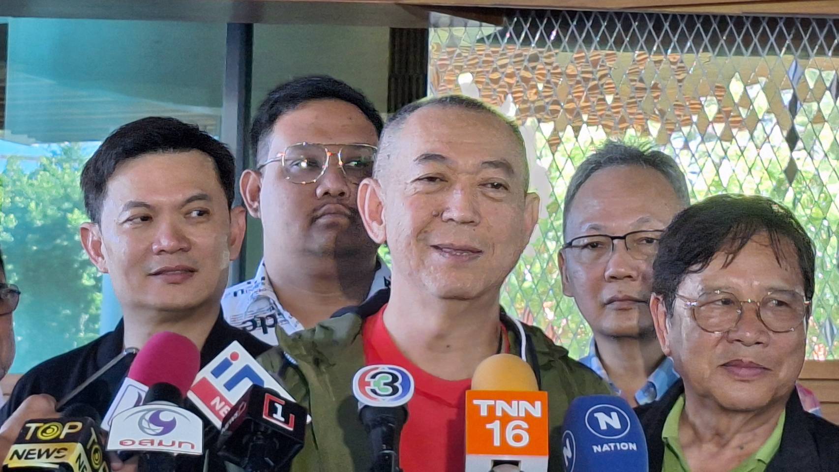 "เฉลิมชัย" มั่นใจยี่ห้อปชป.ซักฟอกเต็มที่  ไม่มีมวยล้ม กำชับสส.อภิปรายตรงประเด็น ไม่เวิ่นเว้อ 