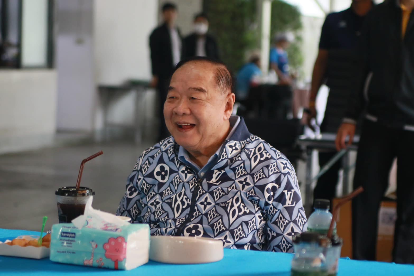 “บิ๊กป้อม”ยกหูหา “โค้ชเช” ขอบคุณที่ทำให้คนไทยมีความสุข ฝากอวยพรวันเกิด “น้องเทนนิส” ขอให้มีความสุข สมหวัง ทุกเรื่อง