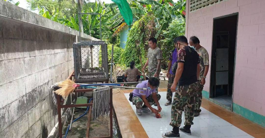 เจ้าหน้าที่3ฝ่ายปิดล้อมจับลิงบุกโรงเรียนวัดโชคแย่งอาหารกลางวันเด็ก