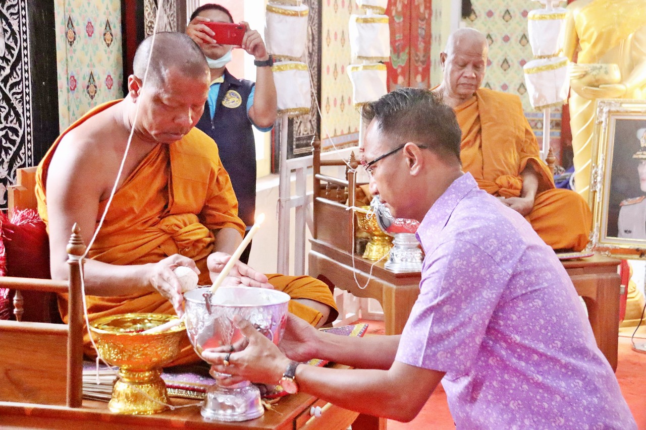 เกจิอาจารย์ร่วมพุทธาภิเษกเหรียญที่ระลึกเปิดอาคารที่ว่าการอำเภอสัตหีบหลังใหม่ 