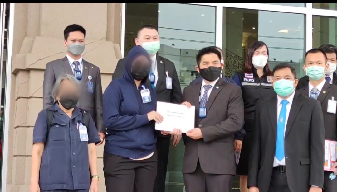 เลขานุการ รมว.ยุติธรรม รับเรื่อง​ขอรับการเยียวยา จากเหยื่อ "นรกบนดิน" กรณีถูกรุมโทรมในพื้นที่อำเภอบางกรวย 