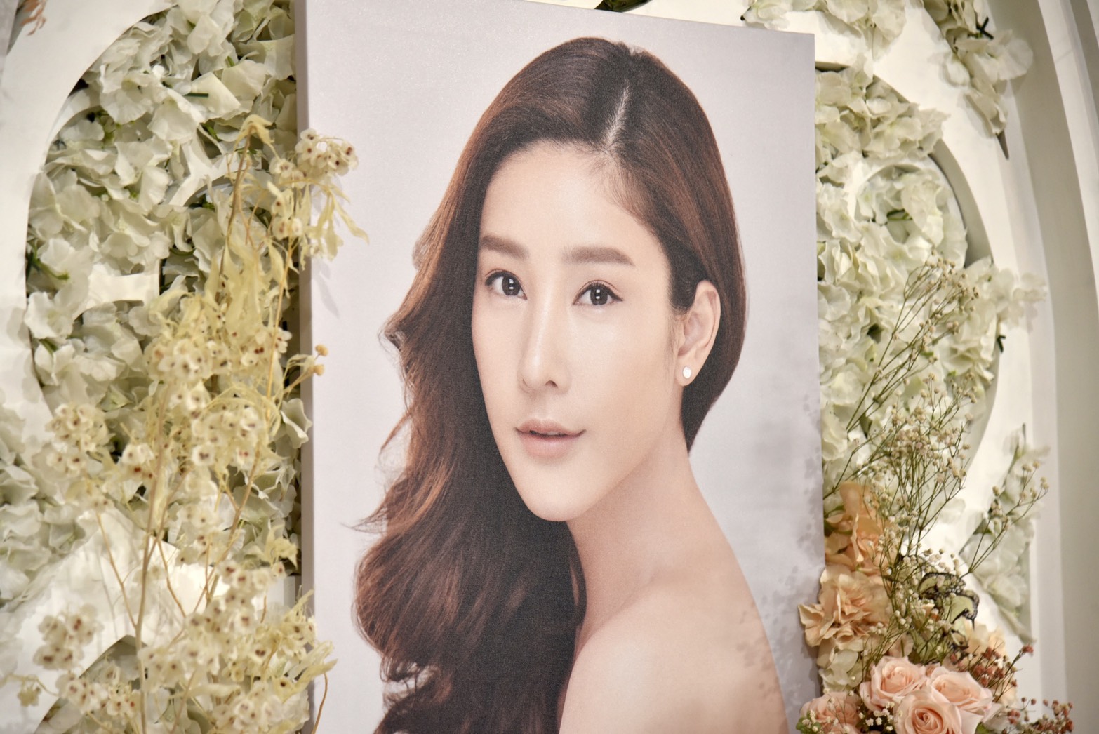  ประมวลภาพคนบันเทิงร่วมพิธีไว้อาลัย "แตงโม นิดา" 