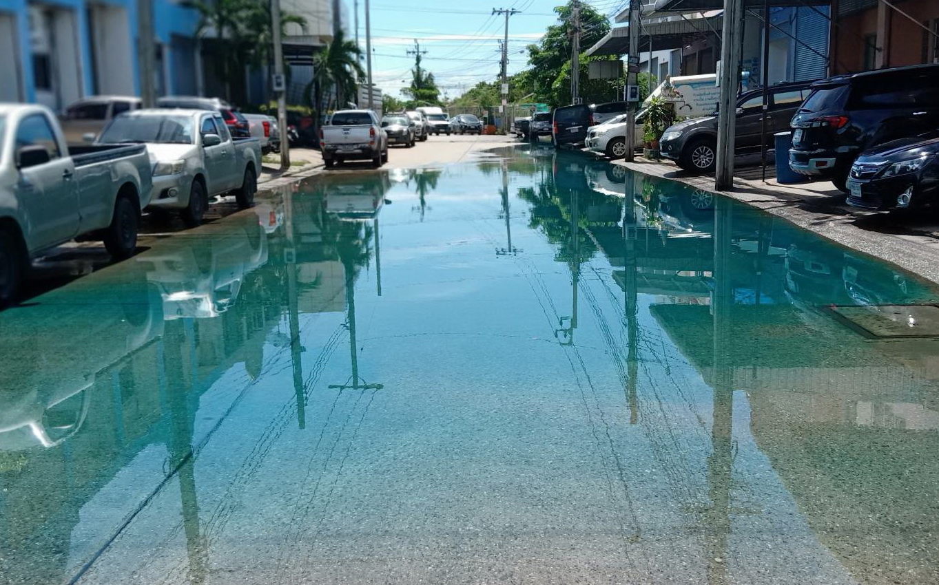 อุตสาหกรรมจังหวัดฯลงพื้นที่ตรวจสอบโรงงานเหตุน้ำท่วมขังสีเขียว