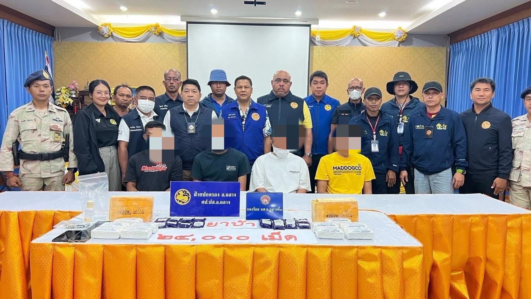 รวบแก๊งค้ายาบ้ายึดของกลาง 24,000 เม็ดพร้อมรถกระบะ 2 คันในพื้นที่ตำบลไม้ขาว 