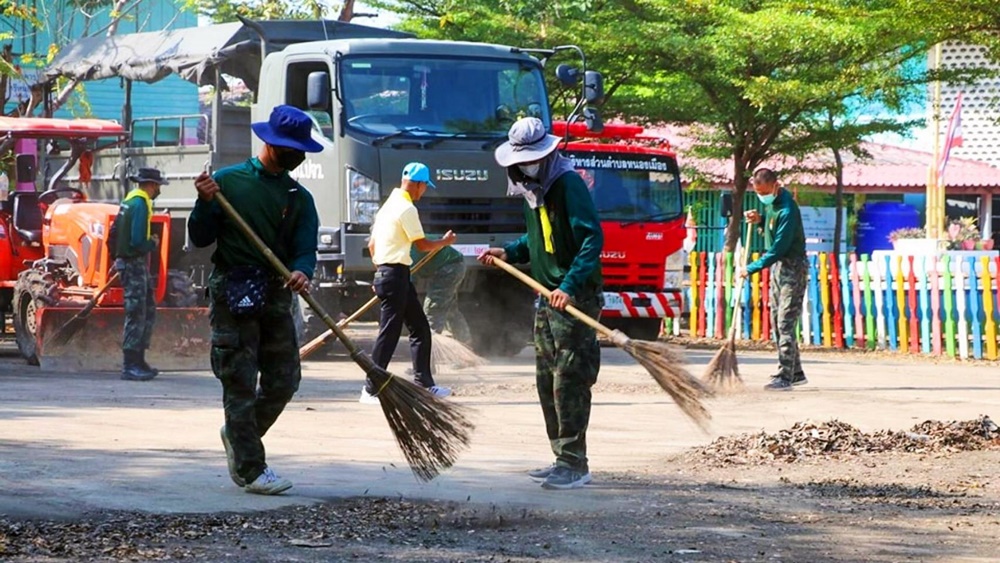 กองพันปฏิบัติการจิตวิทยา จัดกำลังพลจิตอาสา ช่วยฟื้นฟูสถานศึกษา หลังน้ำลด